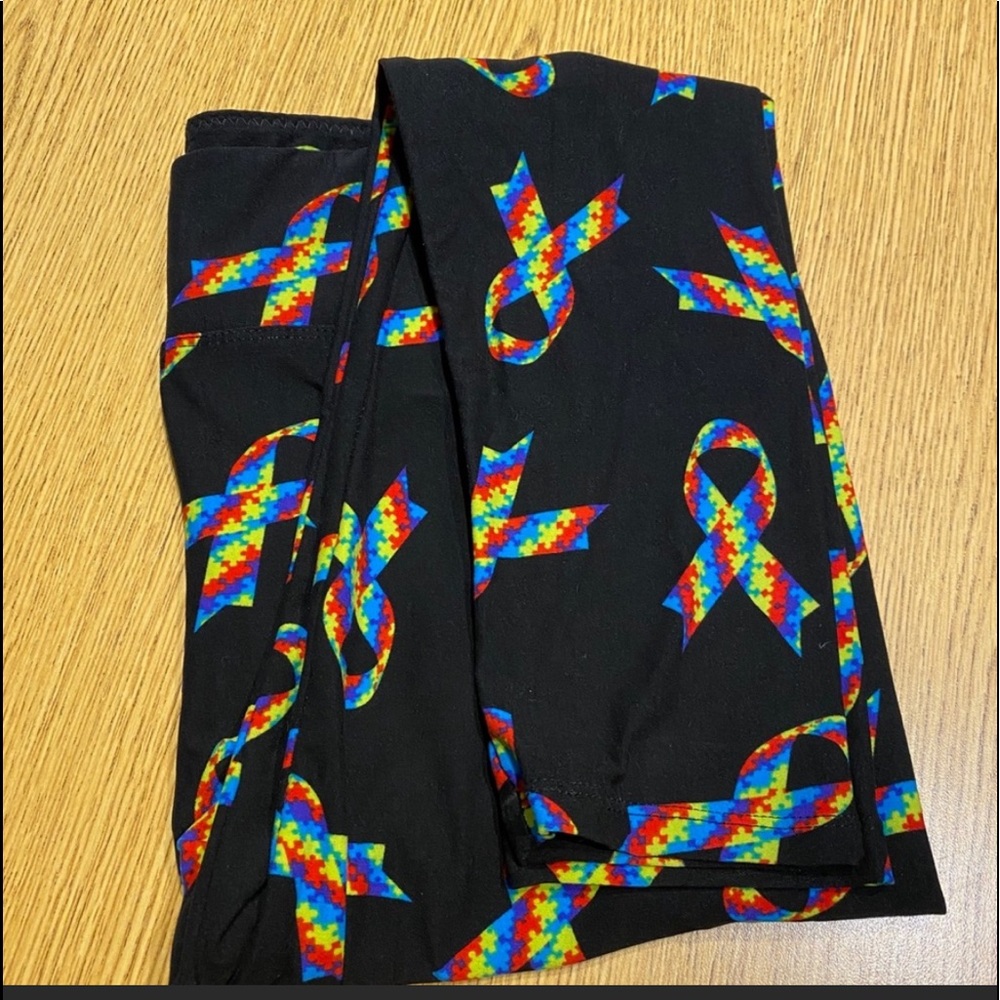 🍁5/$25 Autism Awareness Leggings